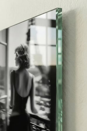 Kırılmaz Cam Tablo 5mm (Kalın) - Ev İşyeri Duvar Dekorasyonu - KADIN MODERN Tasarımlar (DİKEY) - Portre Feminen Sanatsal Zarif Ofis Salon Koridor Temperli UV Baskılı Hediyelik
