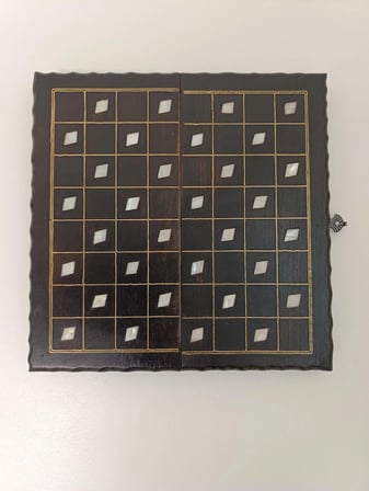 Sedef Kakma Telkari İşlemeli El İşçiliği Midi Boy Damalı Ahşap Tavla - Koyu Renk (13 x 26 Cm)