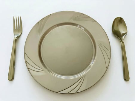 Omeyva 23 Cm. Plastik Mika Bronz Altın Sorfa Piknik Seti - 24 Kişilik Tabak Çatal Kaşık Takımı