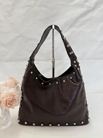  Metal Detaylı Kadın Omuz Çantası – Şık Deri Görünümlü Günlük ve Gece Kombinlerine Uygun Tasarım