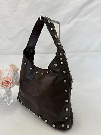  Metal Detaylı Kadın Omuz Çantası – Şık Deri Görünümlü Günlük ve Gece Kombinlerine Uygun Tasarım