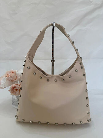  Metal Detaylı Kadın Omuz Çantası – Şık Deri Görünümlü Günlük ve Gece Kombinlerine Uygun Tasarım