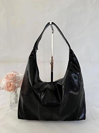 Kadın Omuz Çantası | Deri Görünümlü Geniş Kapasiteli Şık Günlük Çanta – Bordo / Bej / Siyah | Trend, Minimal ve Zarif Tasarım