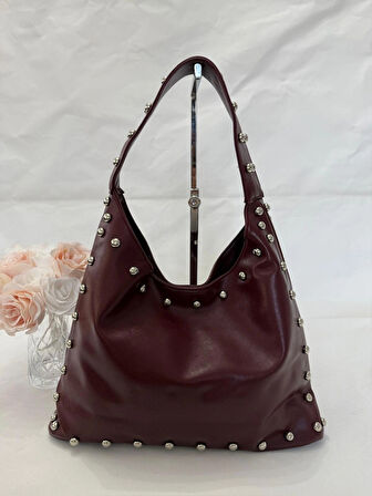  Metal Detaylı Kadın Omuz Çantası – Şık Deri Görünümlü Günlük ve Gece Kombinlerine Uygun Tasarım