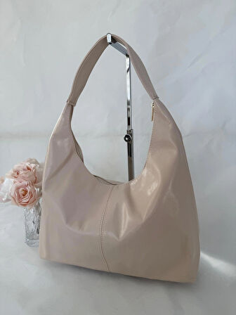 Kadın Omuz Çantası | Deri Görünümlü Geniş Kapasiteli Şık Günlük Çanta – Bordo / Bej / Siyah | Trend, Minimal ve Zarif Tasarım