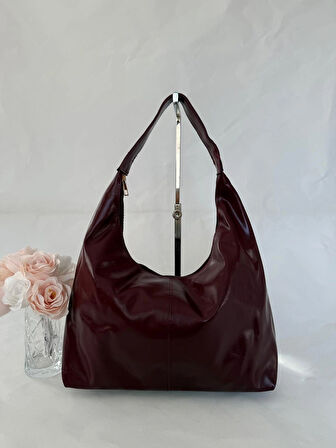Kadın Omuz Çantası | Deri Görünümlü Geniş Kapasiteli Şık Günlük Çanta – Bordo / Bej / Siyah | Trend, Minimal ve Zarif Tasarım