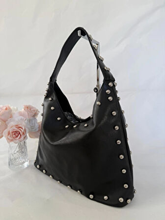  Metal Detaylı Kadın Omuz Çantası – Şık Deri Görünümlü Günlük ve Gece Kombinlerine Uygun Tasarım