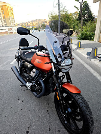 MOTOCAM Moto Guzzi V7 Stone Siperlik Ön Cam 2021-2023 Model 53cm Füme Renkli 4mm APARATSIZDIR