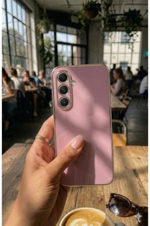 Samsung Galaxy A73 Uyumlu Yumuşak Silikon Kamera Korumalı Gold Kenarlı Telefon Kılıfı Kapak