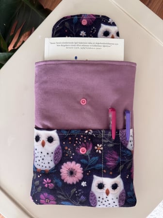 Tadsy Mor Baykuş Desenli Kitap Kılıfı Cepli Koruyucu Kılıf 19x25 cm