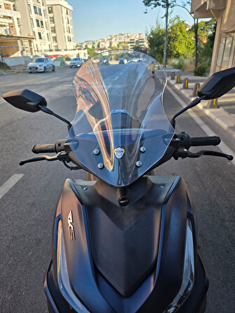 MOTOCAM Motolüx IST 34  Siperlik Ön Cam 2025 Model 43cm Şeffaf Renkli 4mm KISA SPORTİF