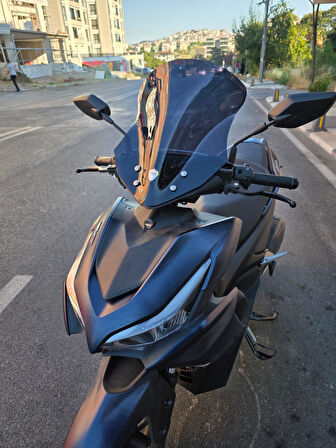 MOTOCAM Motolüx IST 34  Siperlik Ön Cam 2025 Model 43cm Siyah Renkli 4mm KISA SPORTİF