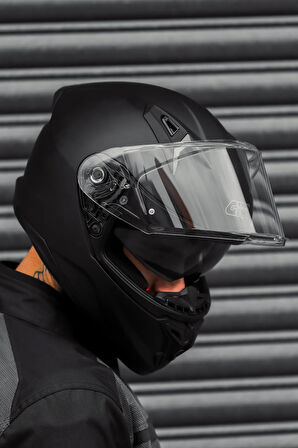 50.8 MAT SİYAH KASK