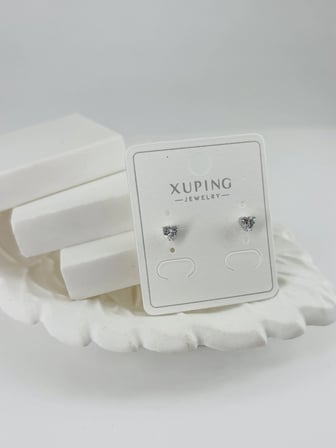 Rodyum Zirkon-Kalp Detaylı Taşlı Pirinç Zirkon Küpe - Kp00359