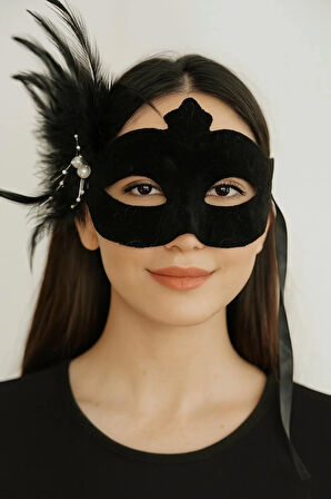 Siyah Renk Yandan Tüylü Süet Kaplama Beyaz İncili Parti Maskesi 18X15 Cm