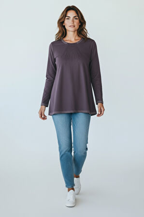 KADIN YAKA VE KOL AĞZI TAŞLI ETEK DESENLİ BLUZ