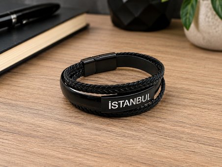 İstanbul Yazılı Erkek Deri Bileklik – Siyah Örgü Detaylı Çok Katmanlı Bileklik