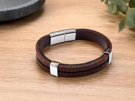 Erkek Kahverengi Deri Bileklik – Gümüş Renk Metal Detaylı Şık Erkek Aksesuarı