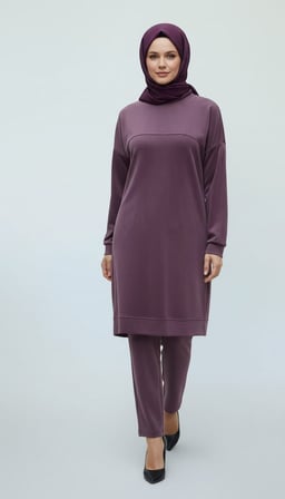 KADIN ORTA YAŞ VE ÜZERİ BİSİKLET YAKA YANLARDAN DÜĞME DETAYLI ALTI BANTLI KOL AĞZI MANŞETLİ PANTOLON BELİ LASTİKLİ VE BELİ CEPLİ KALIN KIŞLIK İKİLİ TAKIM