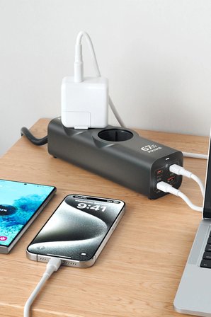 Masaüstü Şarj Cihazı 6 in 1 FC54 67W GaN 3x USB-C + USB-A + 2 Prizli Power Strip Laptop Hızlı Şarj Hub (1.5m Kablo)