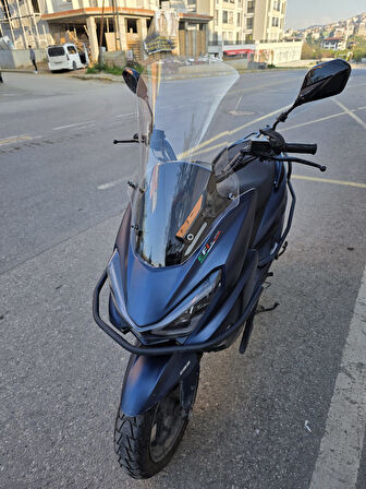 MOTOCAM RKS Newlight PRO Siperlik Ön Cam 2023-2025 Model 58cm Şeffaf Renkli 4mm ORİJİNAL BOYLU