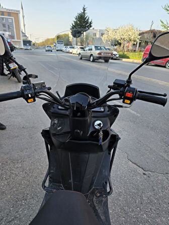 MOTOCAM RKS Newlight PRO Siperlik Ön Cam 2023-2025 Model 58cm Şeffaf Renkli 4mm ORİJİNAL BOYLU