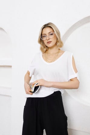 Kadın Siyah Omuz Ve Sırt Detaylı V Yaka Basic Tshirt Njydam20