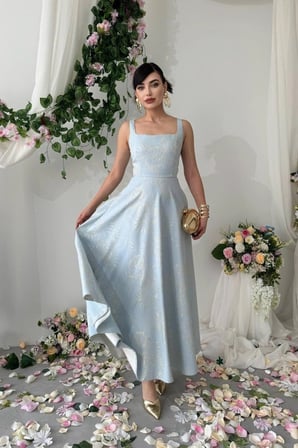 Nils Boutique Abiye Elbise Buz Mavisi Midi Jakarlı Kare Yaka Kloş Kolsuz Astarlı Yazlık