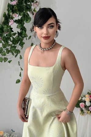 Nils Boutique Abiye Elbise Limon Sarısı Jakarlı Kare Yaka Midi Kolsuz Astarlı