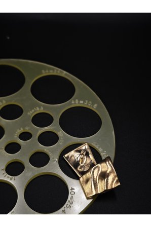 Z.A.R.A MODEL DALGALI ASIMETRIK 4 BUYUK 6 KUCUK GOLD RENK 28 mm 44 boy 23 mm 36 boy