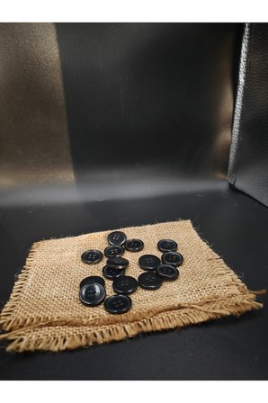 4 Delikli Mat Siyah Klasik Ceket Düğmesi 20 mm 32 boy 20 adet