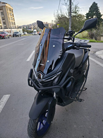 MOTOCAM Yamaha Nmax Siperlik Ön Cam 2025 Model 49cm Siyah Renkli 4mm Spor Cam