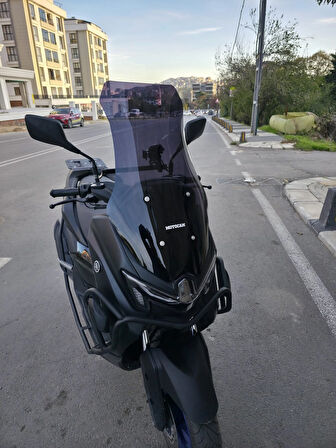 MOTOCAM Yamaha Nmax Siperlik Ön Cam 2025 Model 72cm Siyah Renkli 4mm