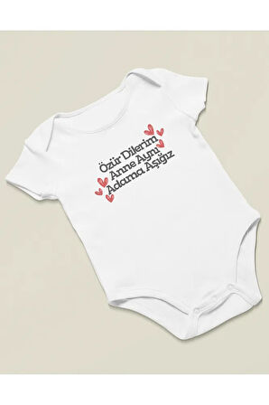 Özür Dilerim Anne Aynı Adama Aşığız Yazılı Pamuklu Yumuşak Unisex Çıtçıtlı Body Zıbın