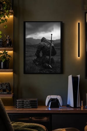 Zırhlı Figür ve Kılıç Desenli Dekoratif MDF Tablo, Çerçeve Görünümlü Ahşap Poster