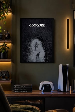 Siyah Beyaz CONQUER Yazısı Desenli Dekoratif MDF Tablo, Çerçeve Görünümlü Ahşap Poster