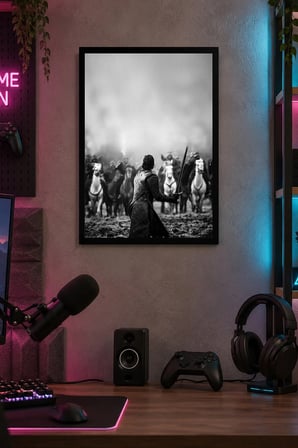 Siyah Beyaz Figürlü Sahne Desenli Dekoratif MDF Tablo, Çerçeve Görünümlü Ahşap Poster