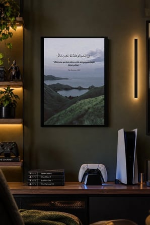 Sisli Göl Manzarası ve Alıntı Desenli Dekoratif MDF Tablo, Çerçeve Görünümlü Ahşap Poster