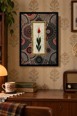 Merkezî Kırmızı Çiçek ve Desenli Bordür Desenli Dekoratif MDF Tablo, Çerçeve Görünümlü Ahşap Poster
