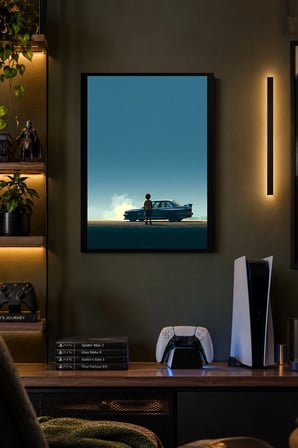 Mavi Otomobil ve Figür Desenli Dekoratif MDF Tablo, Çerçeve Görünümlü Ahşap Poster