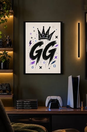 Taçlı GG Tipografisi Desenli Dekoratif MDF Tablo, Çerçeve Görünümlü Ahşap Poster