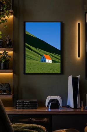 Yeşil Tepede Ev Desenli Dekoratif MDF Tablo, Çerçeve Görünümlü Ahşap Poster