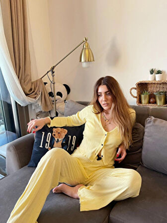organik pamuklu penye düğmeli pijama takımı sarı