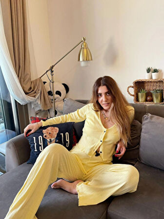 organik pamuklu penye düğmeli pijama takımı sarı
