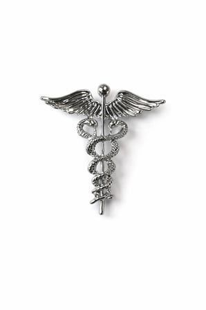 Gümüş Renk Tıp Sembolü Metal Broş – Doktor Hemşire Temalı Ceket Çanta Aksesuarı