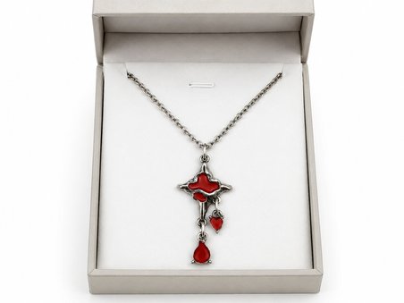 Kırmızı Damla Detaylı Gotik Kolye – Sallantılı Metal Tasarım Boyun Aksesuarı