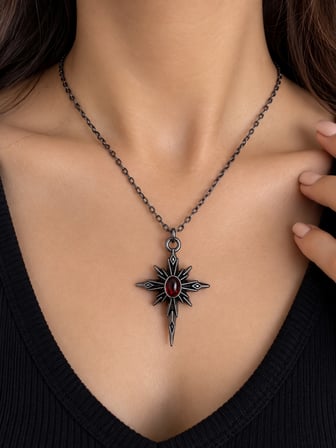 Kırmızı Merkez Detaylı Siyah Metal Pusula Tasarım Kolye – Güçlü ve Özgün Stil