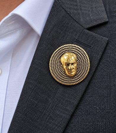Atatürk Portre Figürlü Yuvarlak Metal Yaka Rozeti – Ceket ve Takım Elbise Aksesuarı