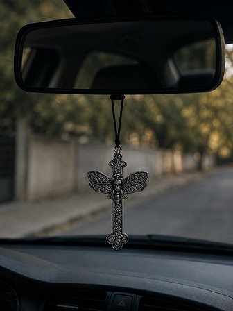 Gotik Kelebek ve Haç Figürlü Araç Dikiz Aynası Süsü – Dekoratif Oto İç Aksesuarı