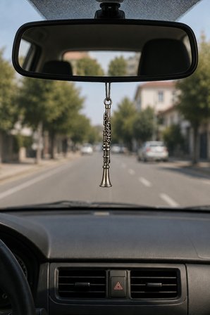 Klarnet Figürlü Araba Dikiz Aynası Süsü – Müzisyenlere Özel Dekoratif Oto Aksesuarı
